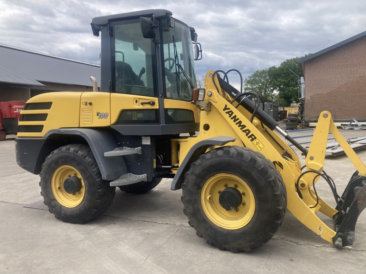 Yanmar V100-4