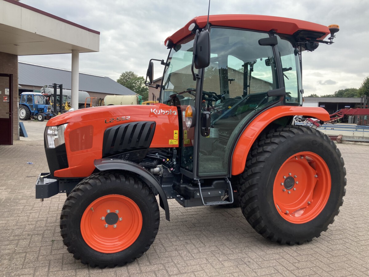 Kubota L2552