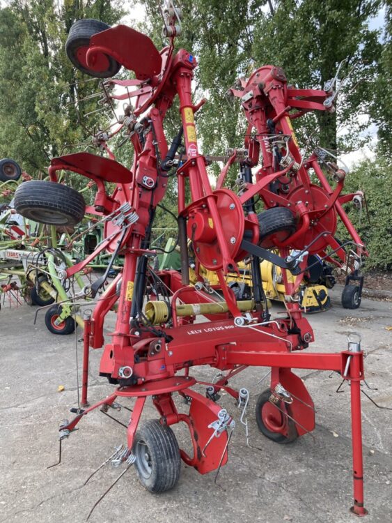 21. Lely 900