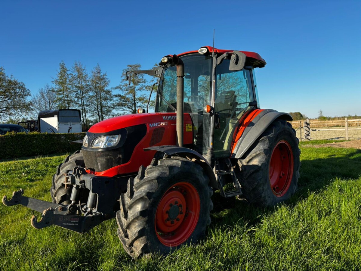 Kubota M8560