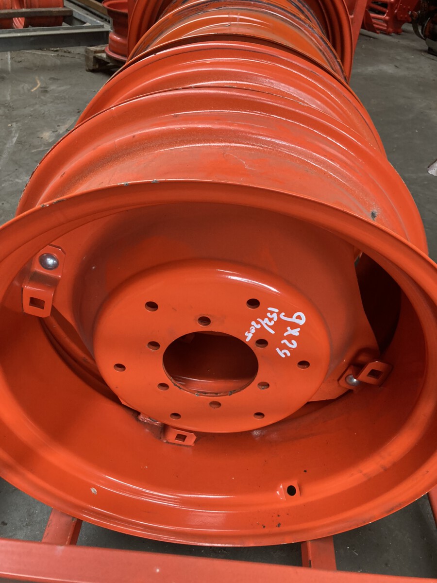 9 × 24 steek 152-205  Kubota  2 Velgen