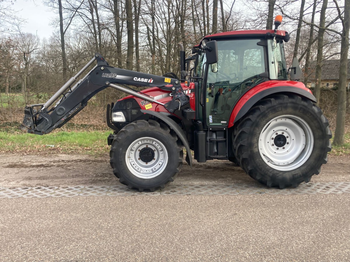 Case IH Farmall 105C met frontloader