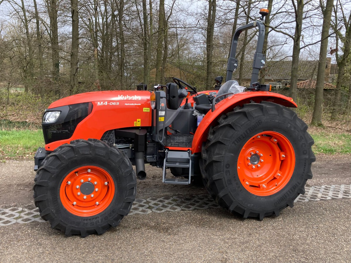 Kubota M4-063