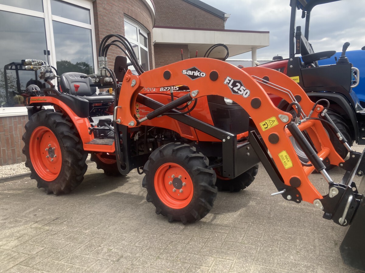Kubota B2741S