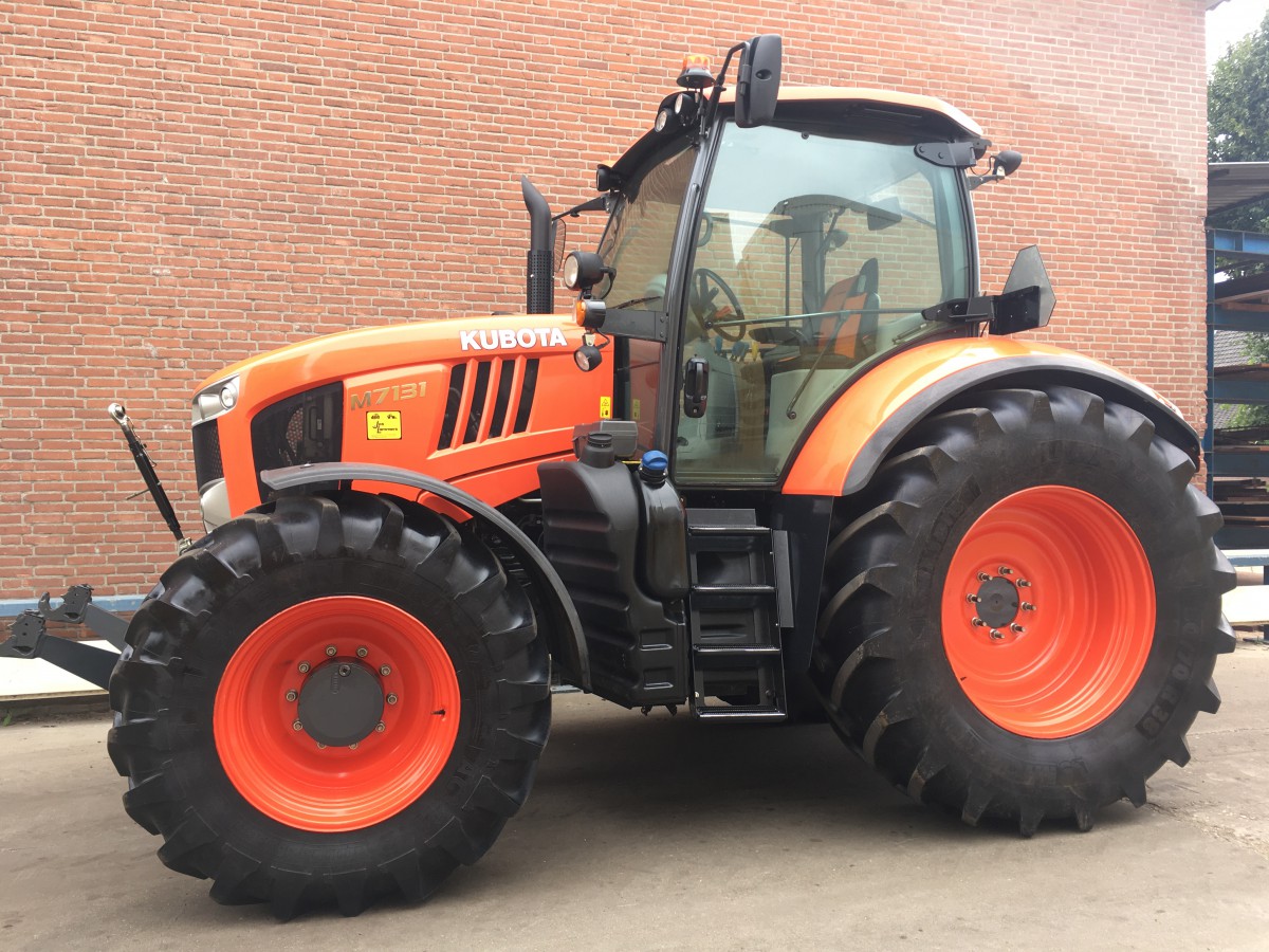 Kubota M7131 Acces