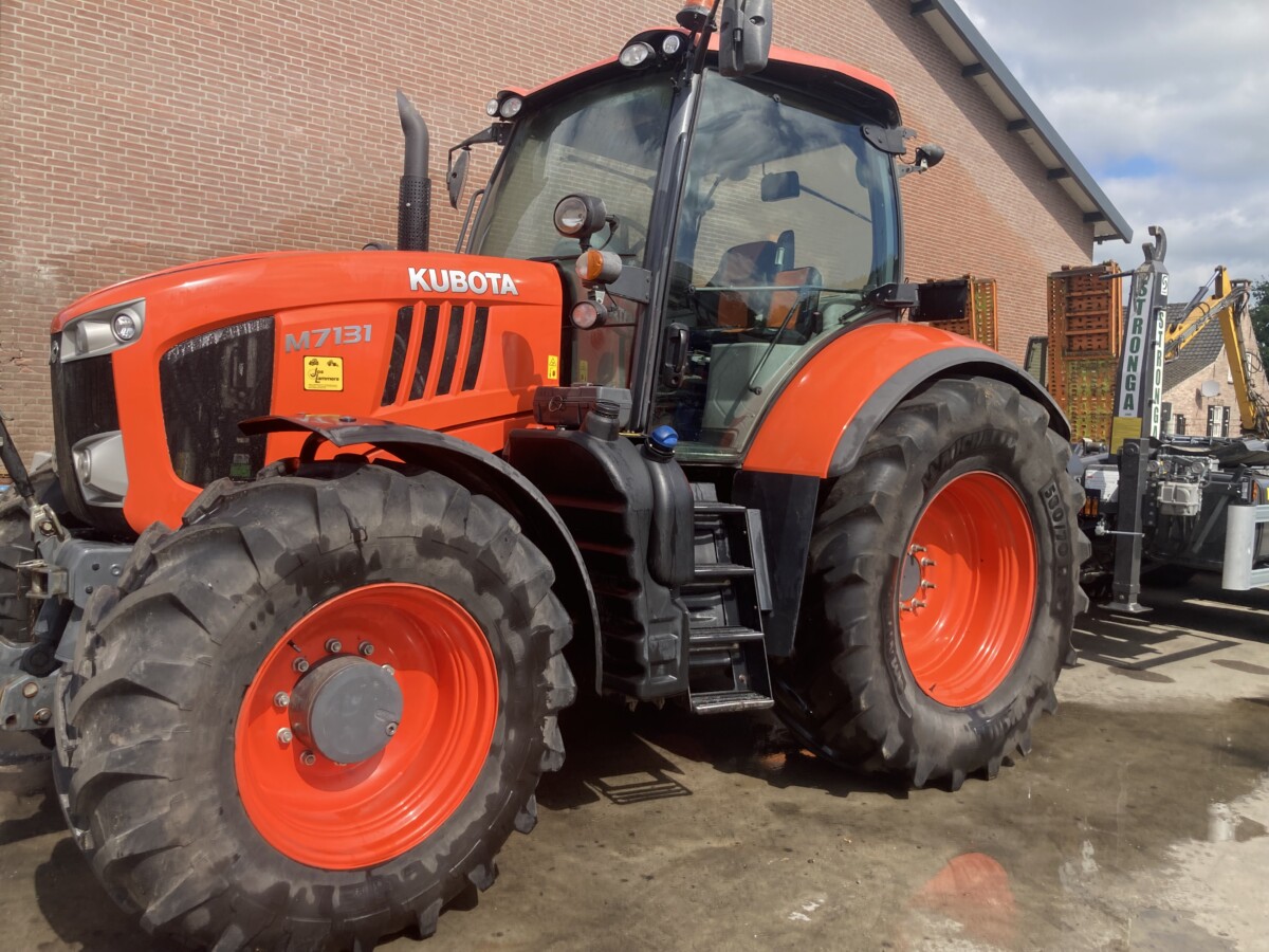 Kubota M7131