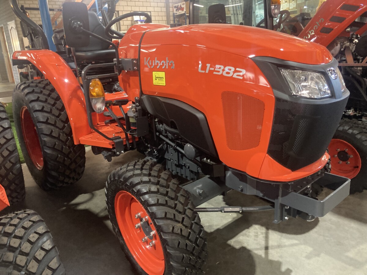 Kubota L1-382