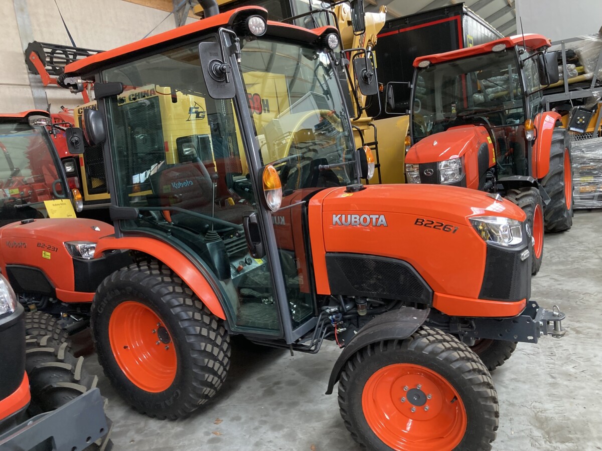 Kubota B2261