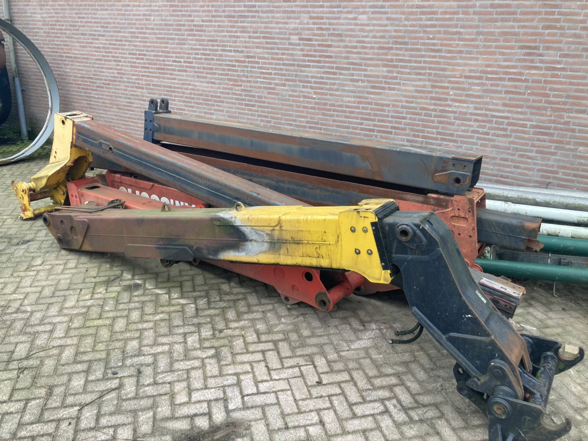 Diverse masten Manitou van 8 tot 16 m