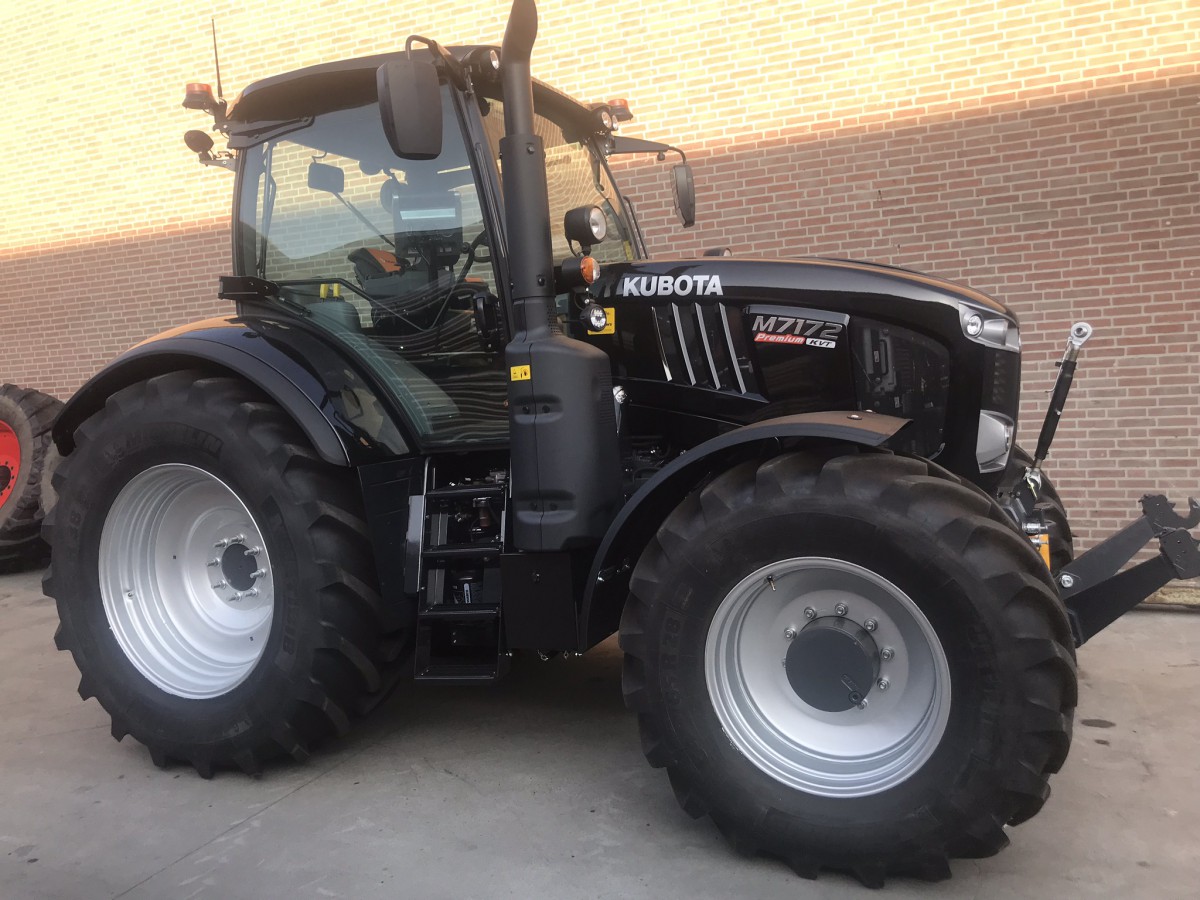 Kubota M7172 Black Edition