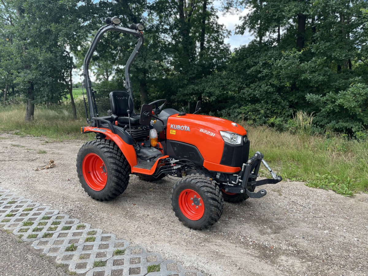 Kubota B2231