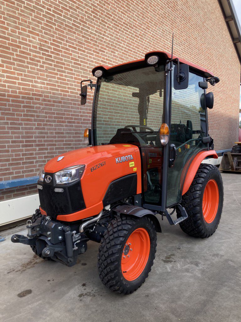 Kubota B2261