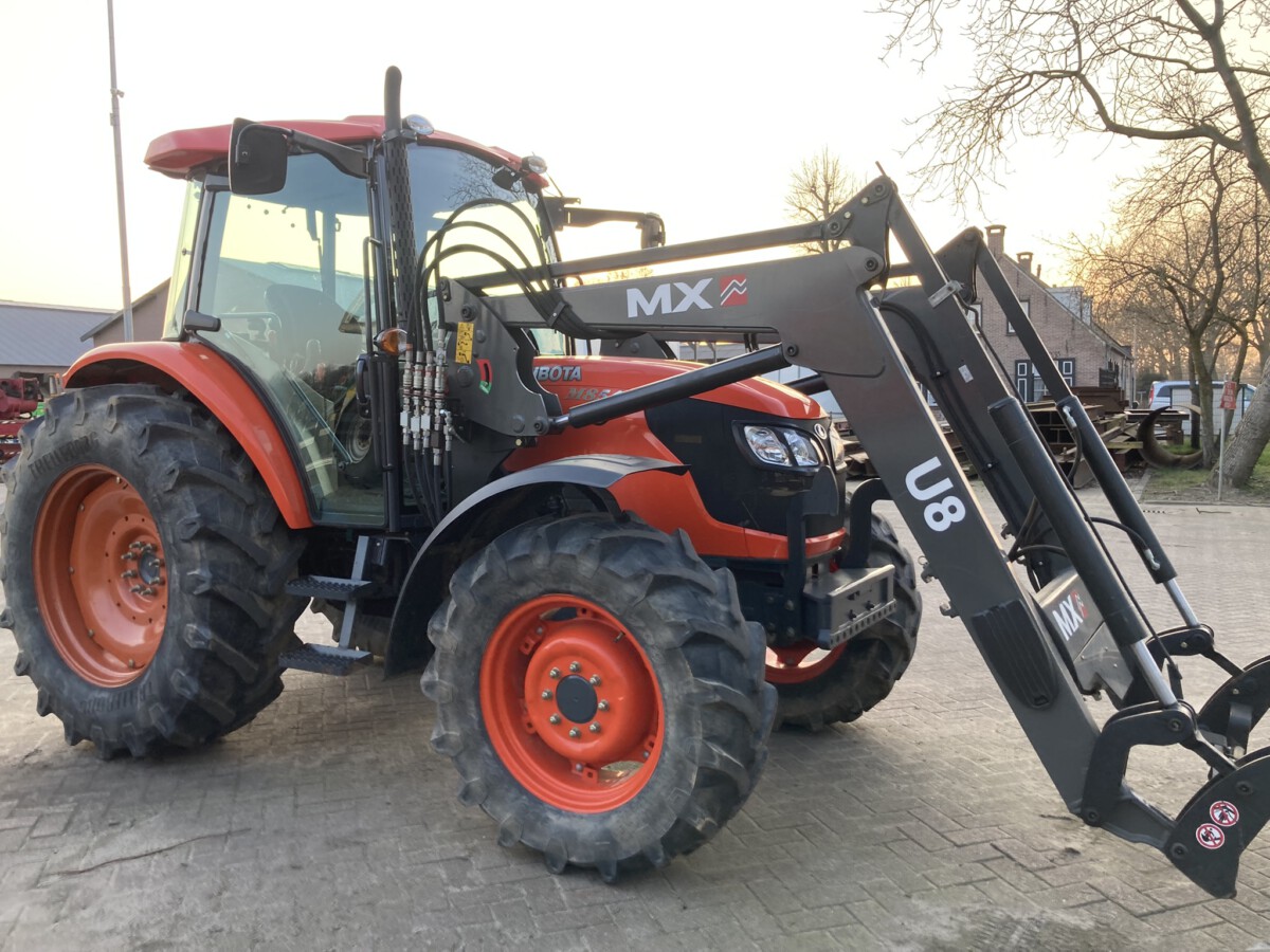 Kubota M8540