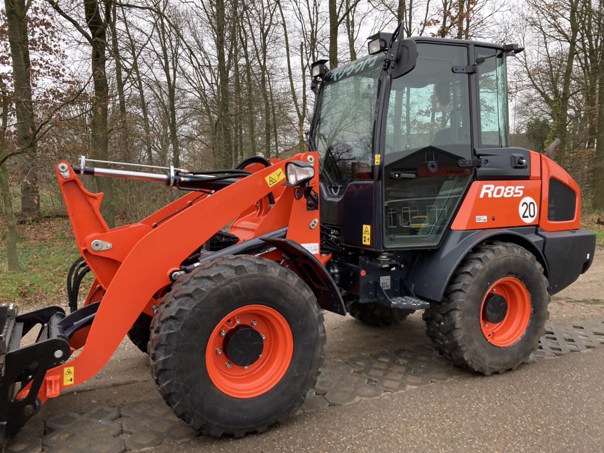 Kubota R085