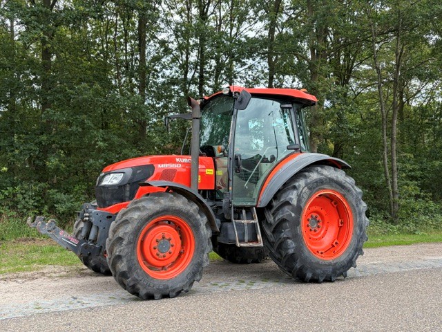 Kubota m8560
