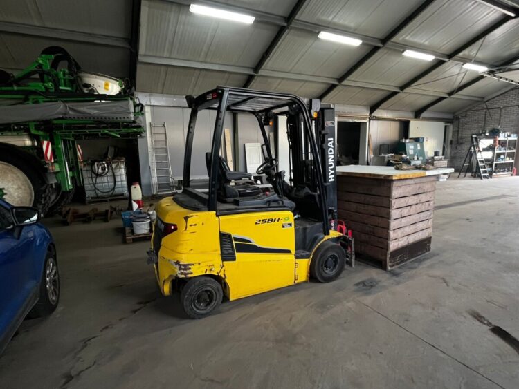 d8bc5573-bb44-4c92-ba08-10c7901070bb