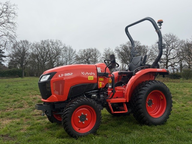 Kubota L1-382 HST